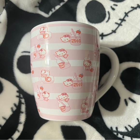Hello Kitty Strawberry Milk Mug - Picture 1 of 3